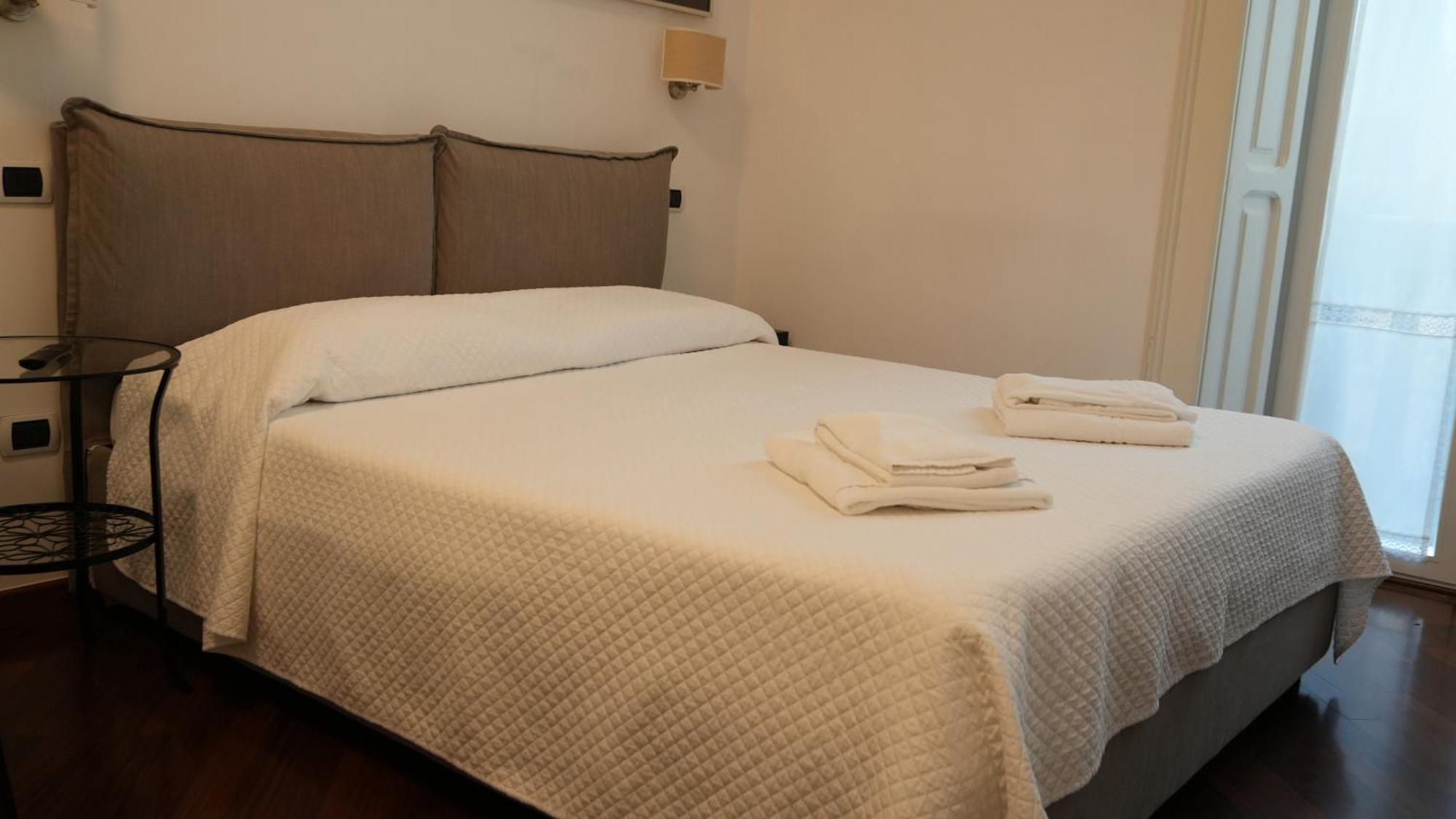 Luca Giordano 142 B&B Naples Luaran gambar